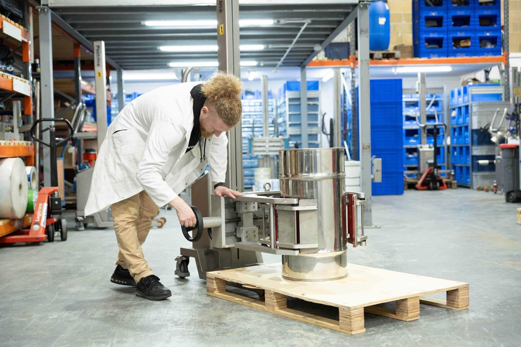 Packline  | What are the key technical considerations for stainless steel drum lifting equipment? 13