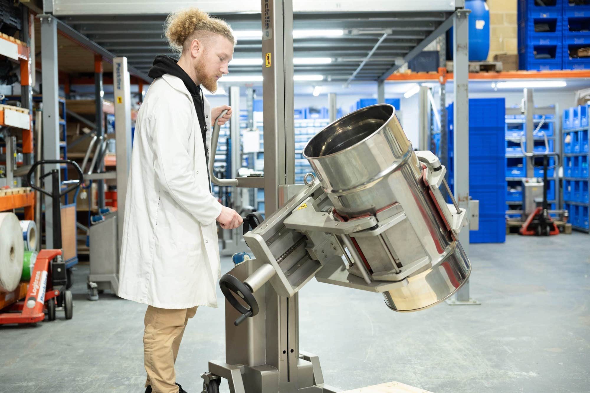 Packline  | What are the key technical considerations for stainless steel drum lifting equipment? 0