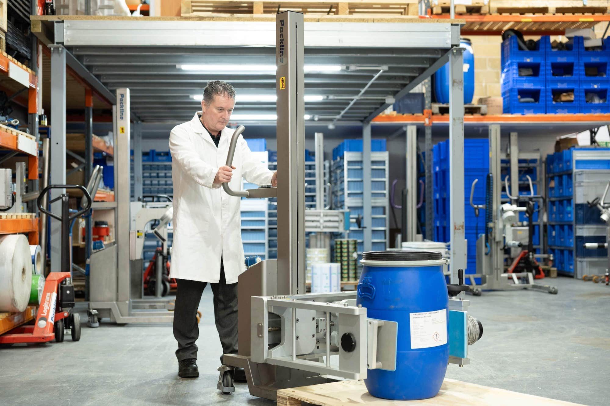 Packline  | What are the key technical considerations for stainless steel drum lifting equipment? 1