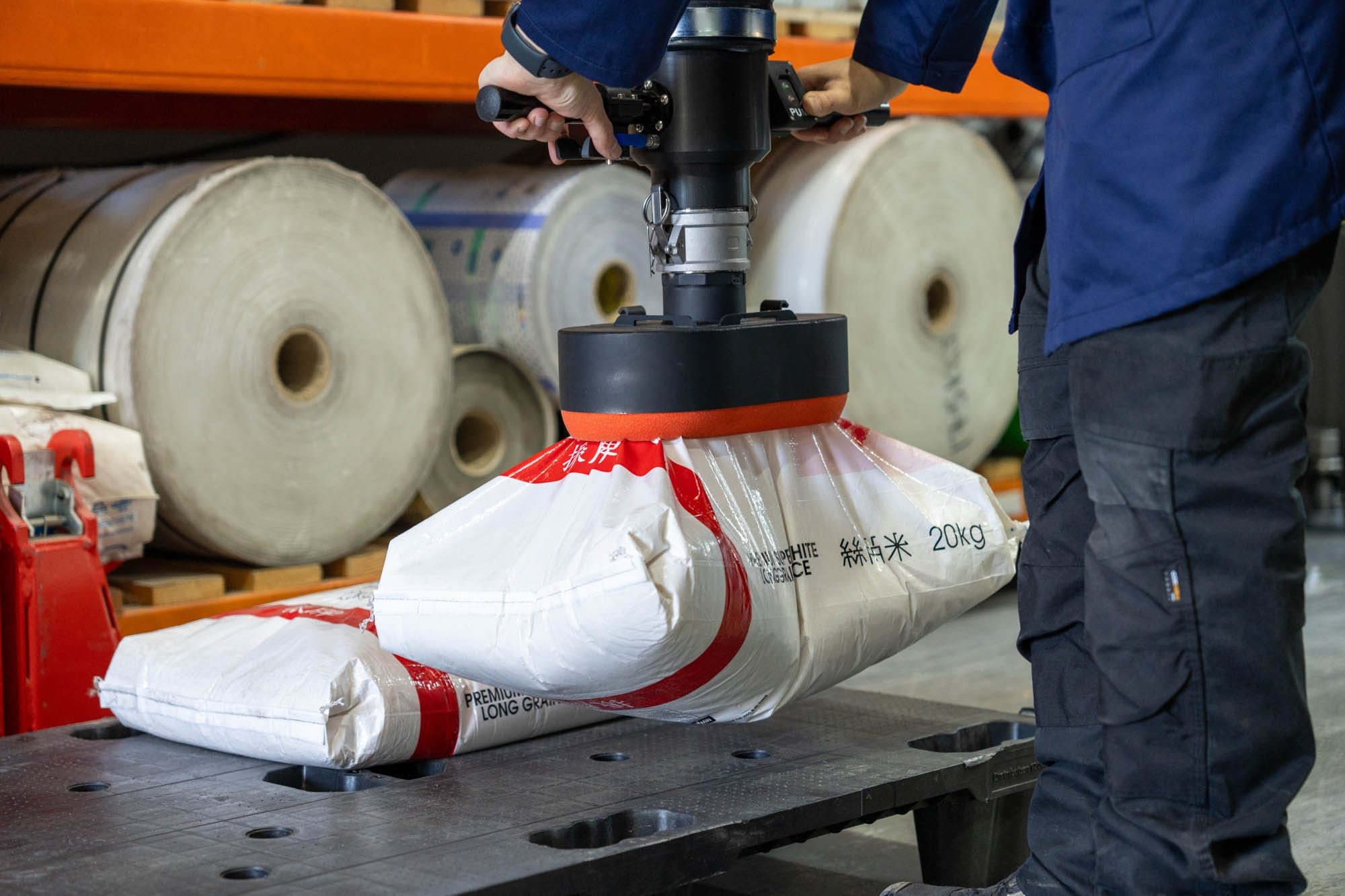 Packline  | How Can Sacks Be Handled Efficiently with a Vacuum Lifting Solution? 5
