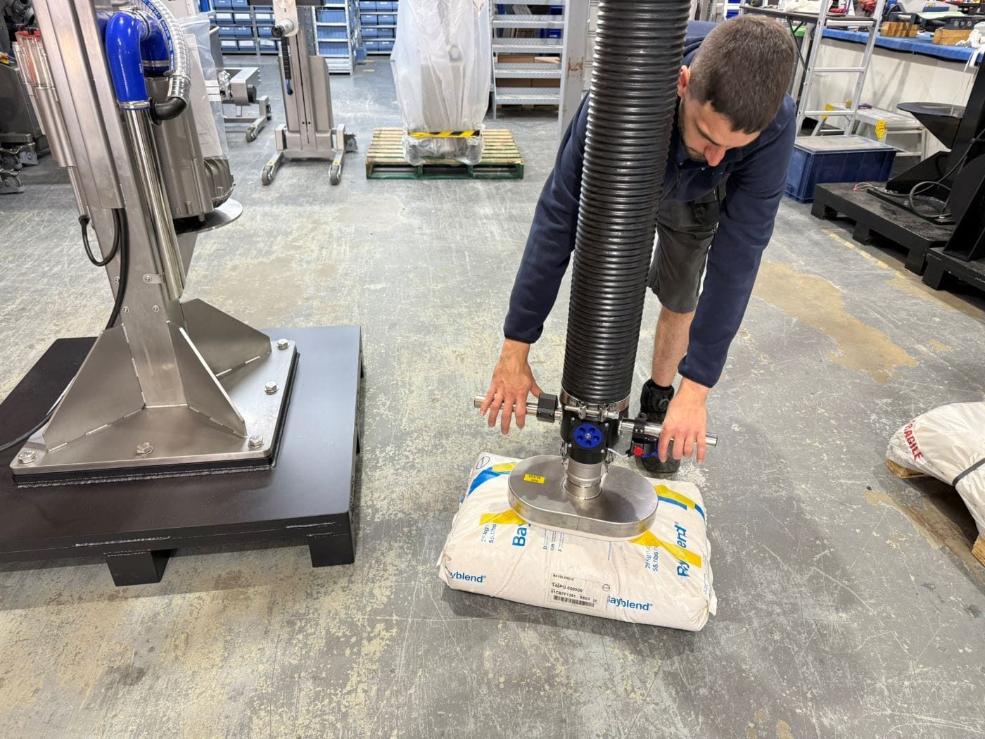 Packline  | How Can Sacks Be Handled Efficiently with a Vacuum Lifting Solution? 2