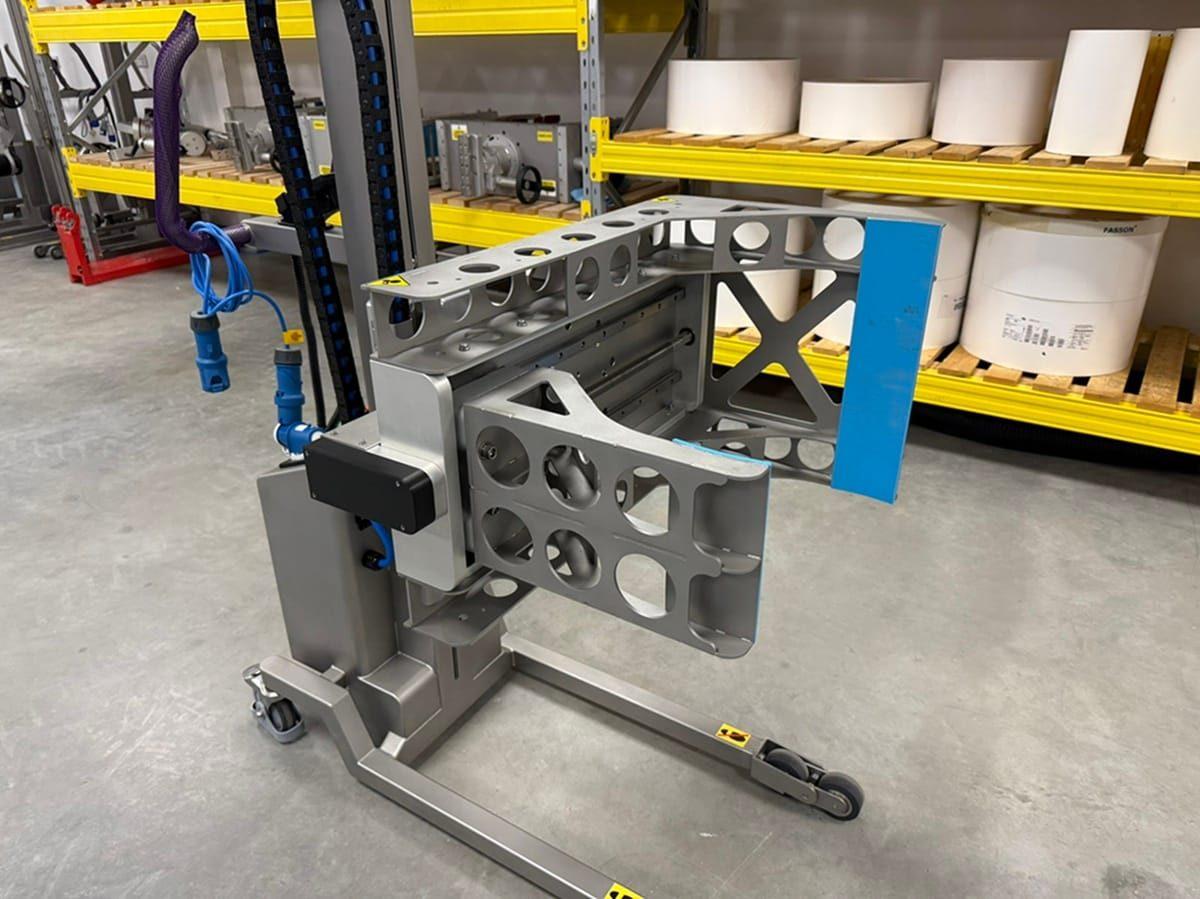 Packline  | Roll Lifter with Fixed Arm Clamp Design for Confined Food Production Areas 6